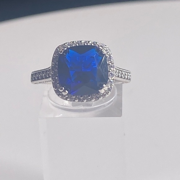 BLUE SAPPHIRE SIMULATED STONE IN STERLING SILVER & ANTIQUE STYLE SETTING (video) - Picture 5 of 6